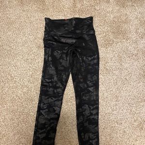 Like new. Sz S Spanx camo leggings